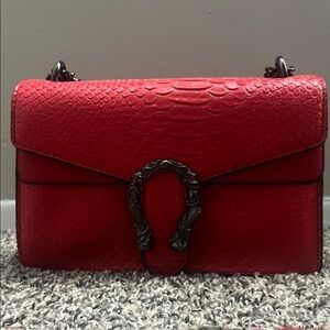 Elegant Red Snake-Embossed Women's Bag